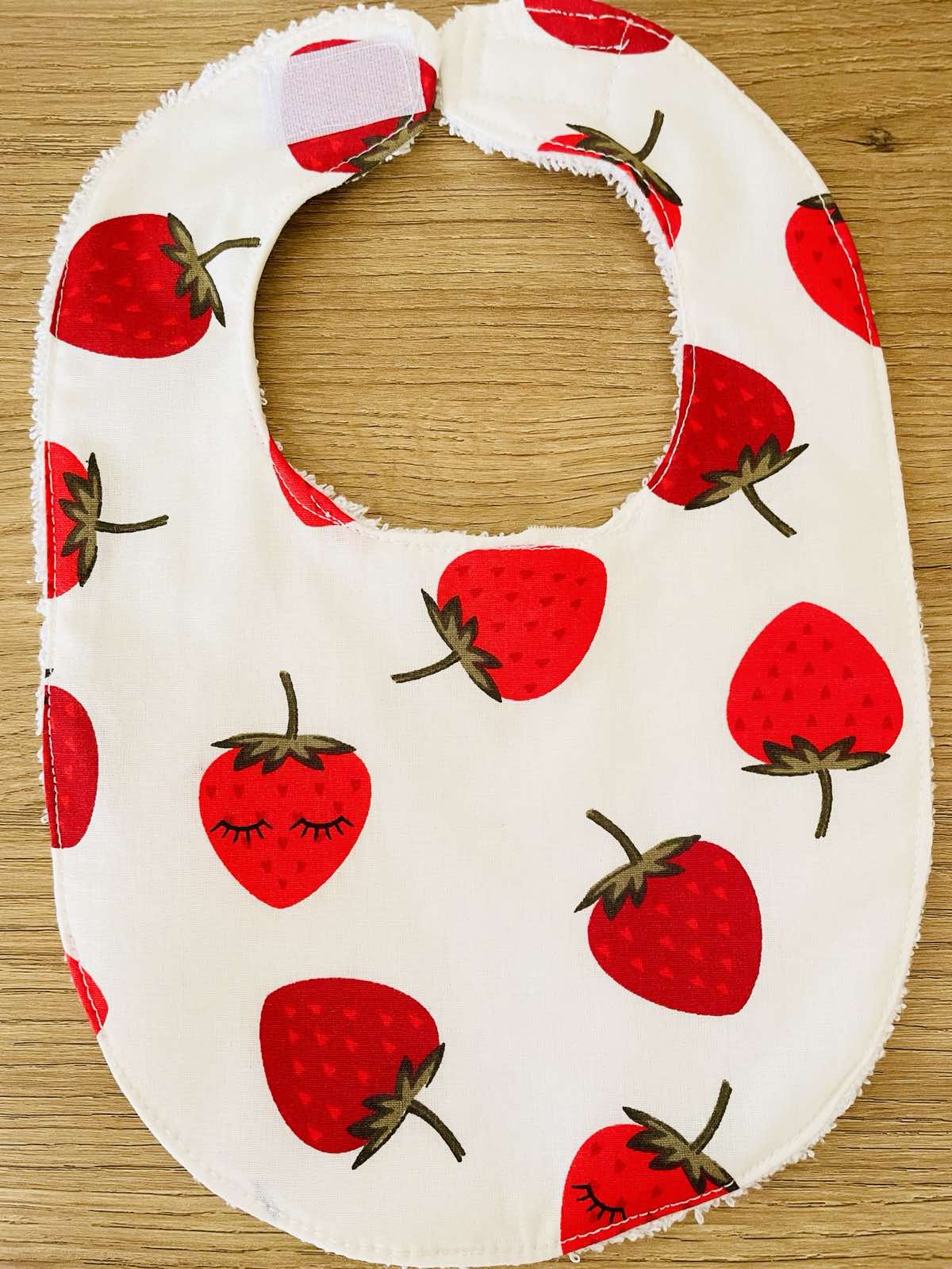 Σαλιάρα Strawberry